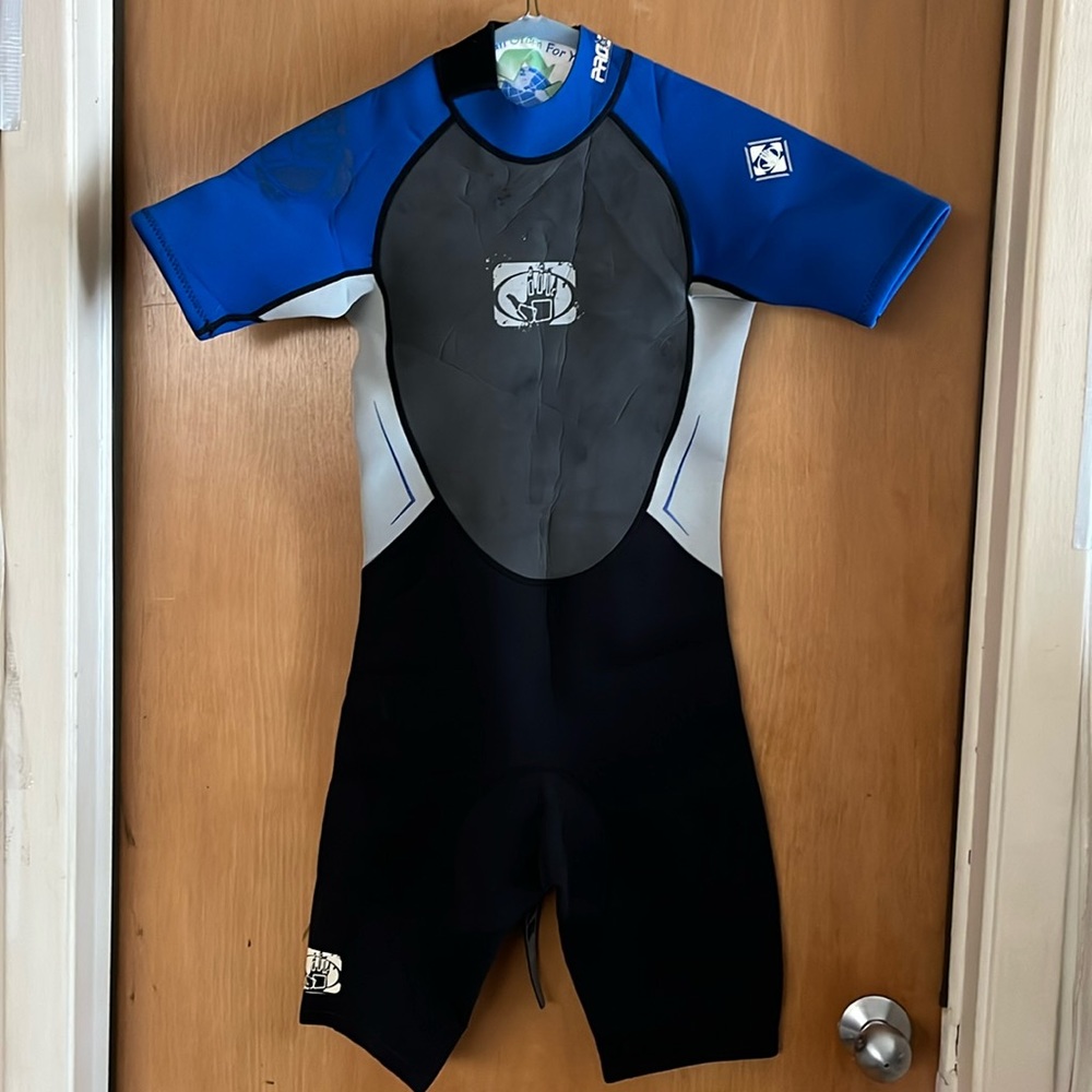 Surfing suit